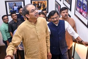 তৃণমূলের পর ভাঙল উদ্ধবের শিব সেনা! চার্টার্ড ফ্লাইটে দিল্লি এসে স্পিকারকে চিঠি বিদ্রোহীদের