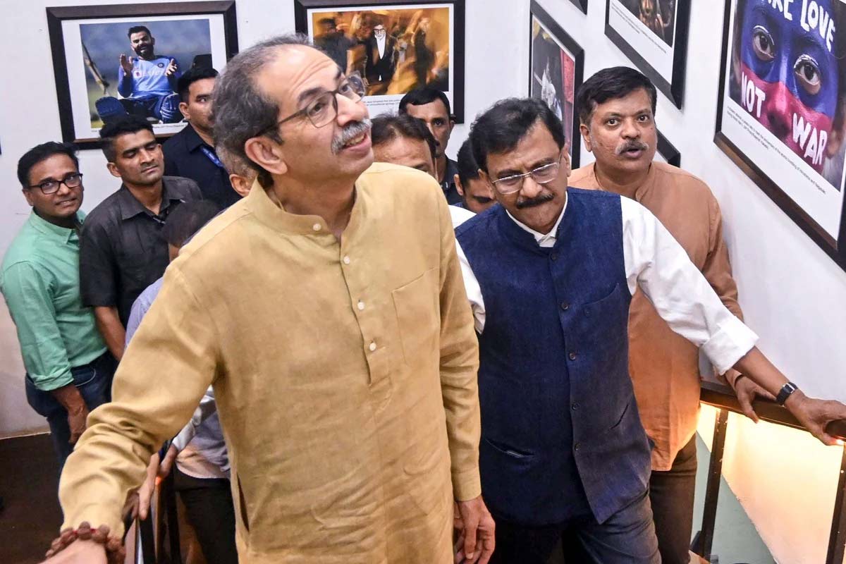 ৯ জনের মধ্যে ৬ জনই বিদ্রোহী! দিল্লিতে সাংসদদের জরুরি তলব উদ্ধব সেনার, প্রস্তুত শিণ্ডেও
