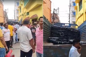 নিজের অফিসেই ডিম খেলেন প্রাক্তন মন্ত্রী উজ্জ্বল বিশ্বাস! উদ্ধার ত্রাণসামগ্রীও