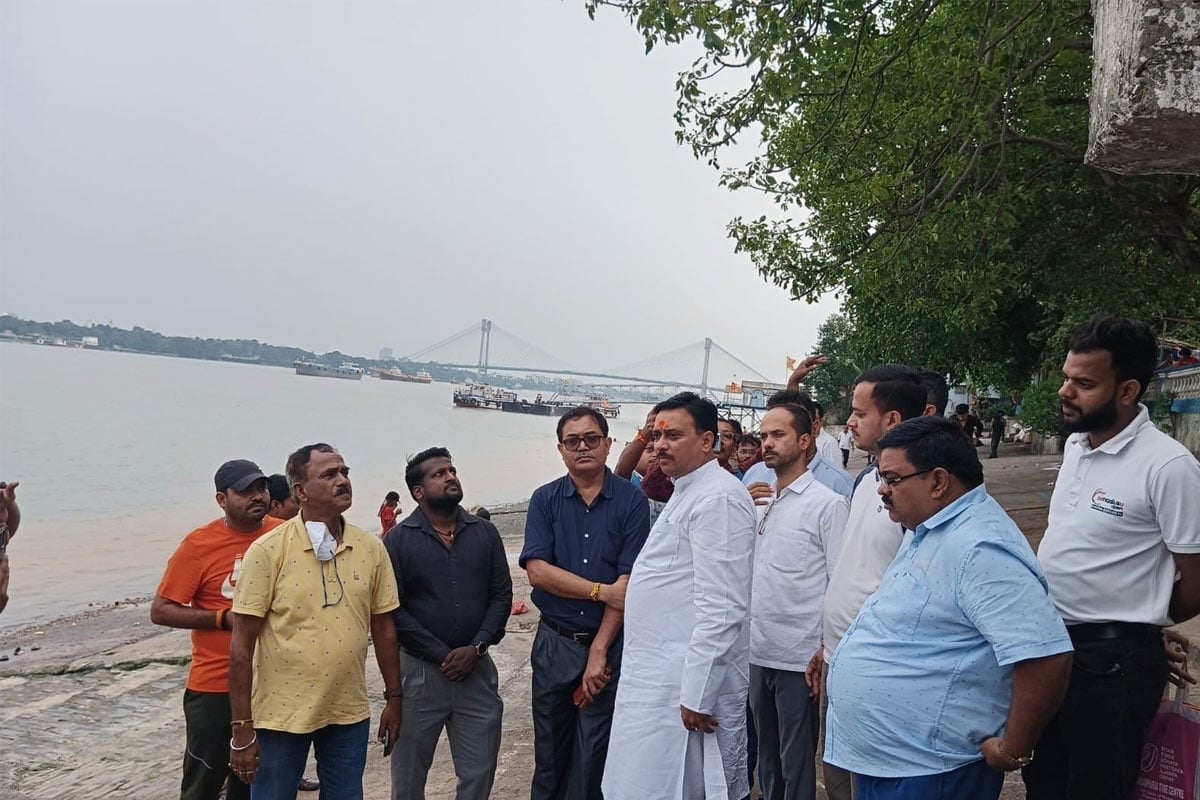 রামকৃষ্ণ ঘাটে ‘কলকাতা আই’, তৈরি হবে ৬০ ফুটের দুর্গা কাঠামোও, পরিদর্শনে মন্ত্রী