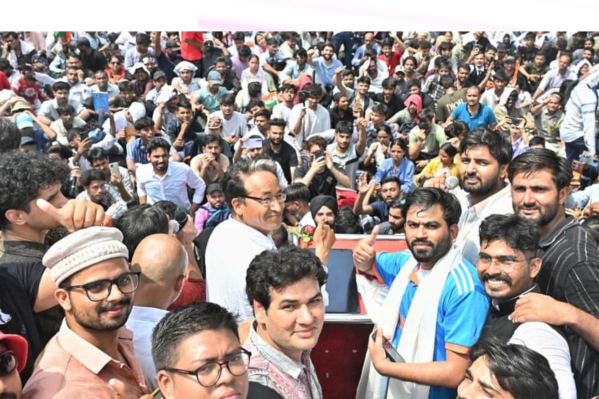 দিল্লিতে ককরোচ পার্টির বিক্ষোভে উপস্থিত সোনম ওয়াংচুক, কী বার্তা ‘র‍্যাঞ্চো’র?