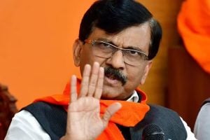 ‘বেইমান, অসততা ওদের রক্তে’, উদ্ধব শিবিরের ‘বিদ্রোহী’ সাংসদদের তোপ সঞ্জয়ের