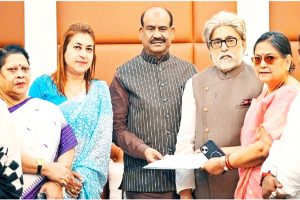 দল হারতেই পলায়ন! এ যেন এক আশ্চর্য ‘শেষের কবিতা’