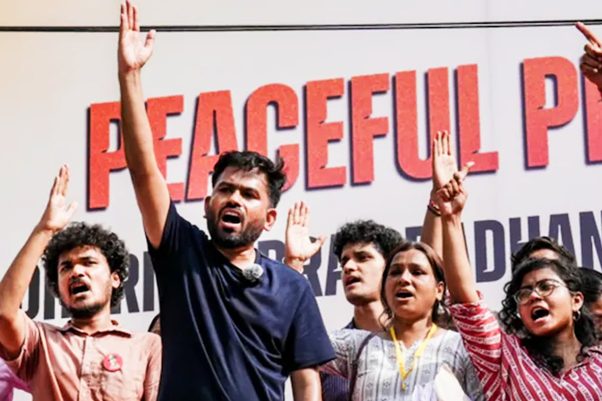 দিল্লিতে ফের বিক্ষোভে ‘ককরোচ’, ধর্মেন্দ্রর ইস্তফার দাবিতে অনড়, শাহের পুলিশের সঙ্গে ‘সংঘাতে’ অভিজিৎ