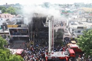 ‘বাবা বাঁচাও’, লখনউয়ের ‘জতুগৃহে’ শেষ আর্তনাদ ছাত্রের, ভয়ংকর অভিজ্ঞতা প্রত্যক্ষদর্শীদের