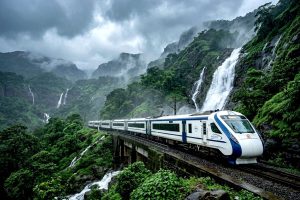 ট্রেনের জানলায় বর্ষার জলছবি, বন্দে ভারতের আরামদায়ক সফরে ঘুরে দেখুন ভারতের এই ৭ রুট