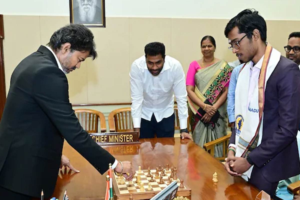 ‘জানতামই না উনি এত ভালো খেলেন’, বিজয়ের দাবার চালে মুগ্ধ চ্যাম্পিয়ন প্রজ্ঞানন্দ