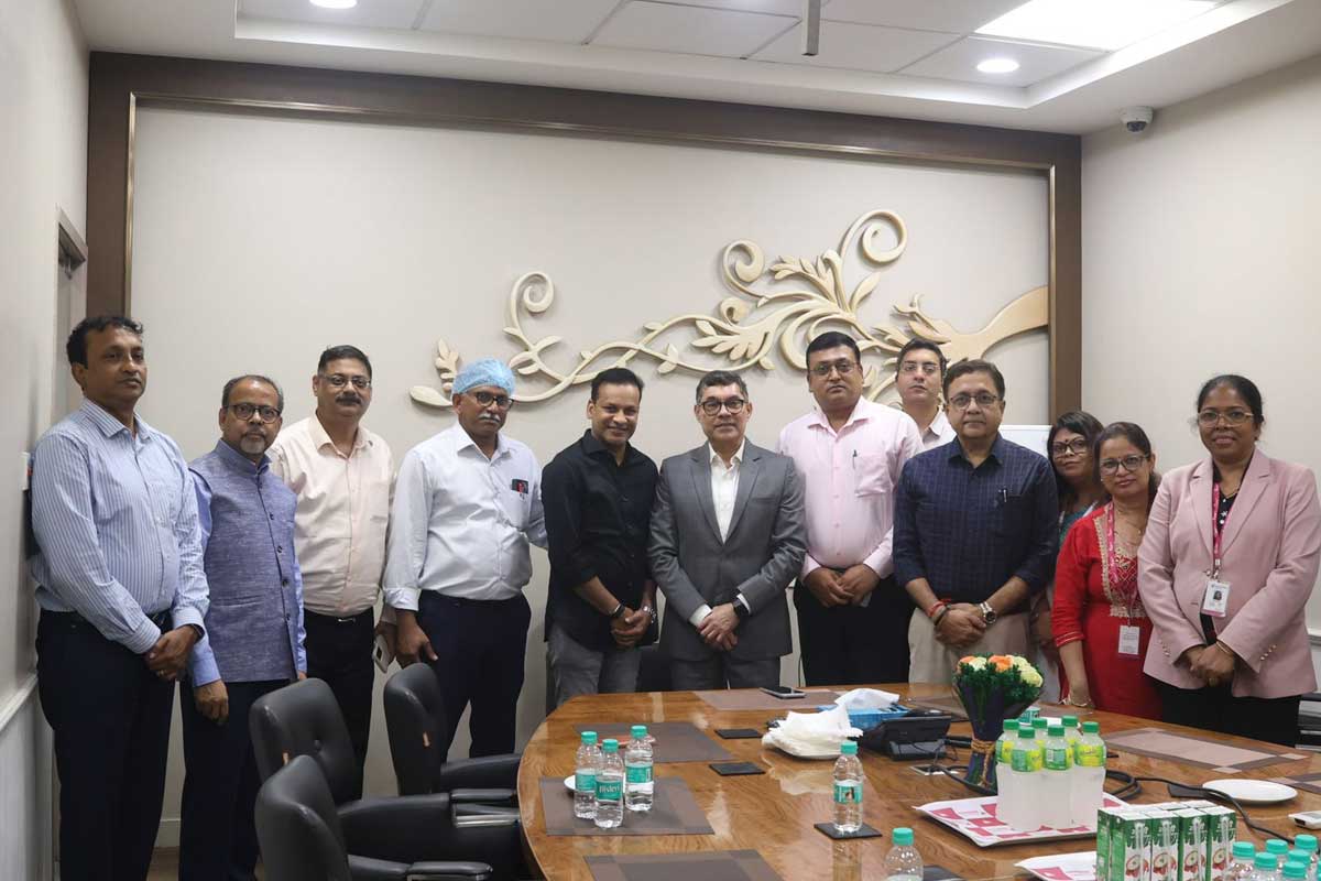 হাঁটু-কোমরের ব্যথায় এবার ভরসা রোবট, কলকাতায় চিকিৎসকদের মেলা বসল উডল্যান্ডসে