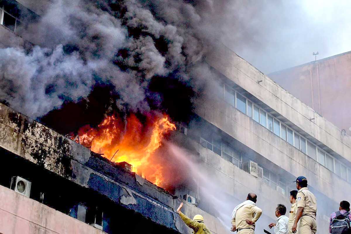 আলিপুরে সরকারি অফিসে আগুন, ভাঙা হচ্ছে কাচ, কালো ধোঁয়ায় মুড়েছে চারপাশ