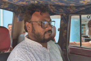 অতীতে মহিলা পুলিশ অফিসারের কলার ধরে হুমকি! পালাবদলে তোলাবাজিতে ধৃত তৃণমূল নেতা