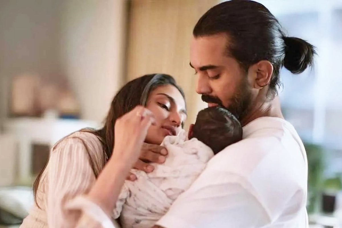 ‘দেড় বছরের নাতনি রোজ মোদি-নাম জপে’, রাহুল-আথিয়াকন্যার ‘সিক্রেট’ ফাঁস দাদু সুনীল শেট্টির