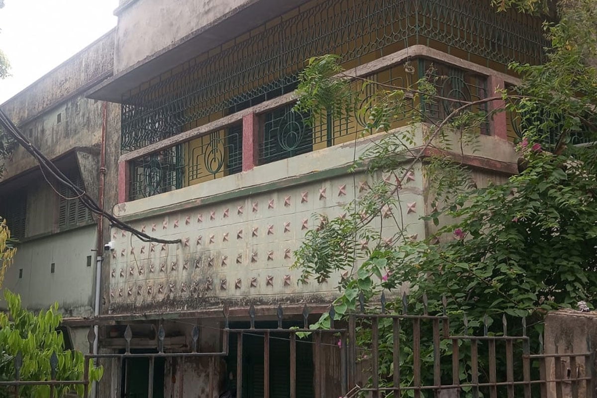 Delhi professor killed, murderer arrested in Bardhaman