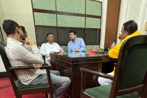 বিক্ষুব্ধ বিধায়কদের ভিড়, ঋতব্রতের ‘আসল তৃণমূলের’ সংখ্যা বেড়ে হবে ৬২!
