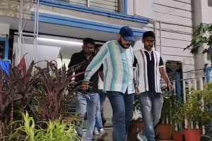 গ্রেপ্তার রাজপুর-সোনারপুর পুরসভার আর এক কাউন্সিলর, ধৃতকে লক্ষ্য করে ডিম, উঠল ‘চোর’ স্লোগানও