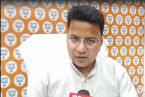 মিলবে লাখ টাকা পুরস্কার! বিজেপি সাংসদকে ‘খুনে’র হুমকি দিয়ে জঙ্গলমহলে পড়ল পোস্টার