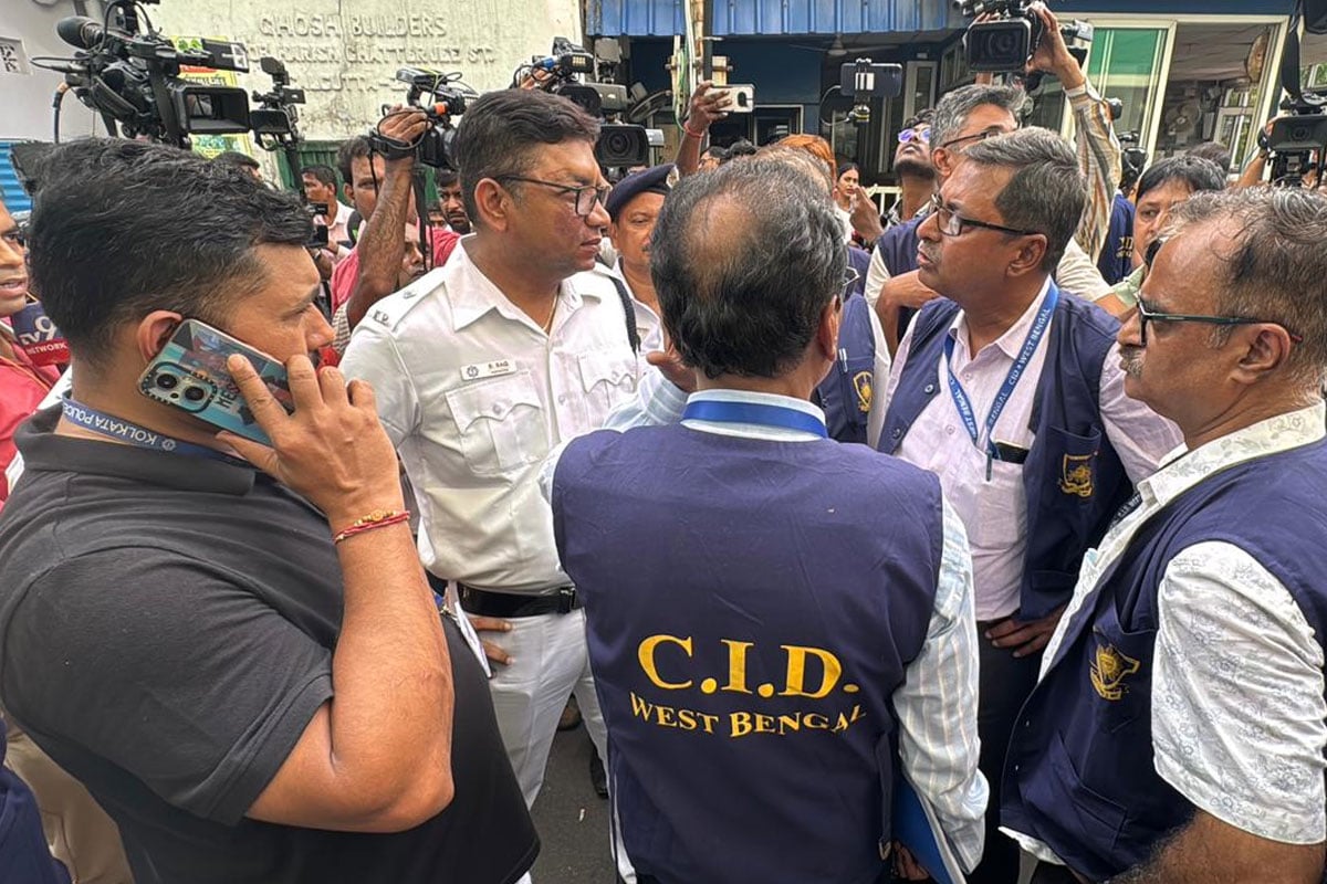 CID team enters Mamata Banerjee's party office after an hour-long