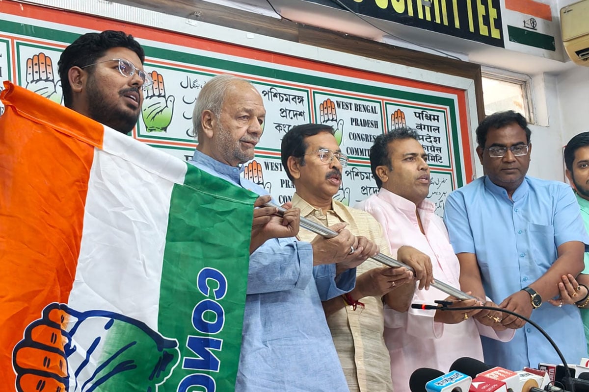 তৃণমূল থেকে কংগ্রেসে চেয়ারম্যান-সহ ৬ কাউন্সিলর, হাতের দখলে মেখলিগঞ্জ পুরসভা