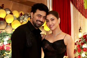 ‘যেমন আছো তেমনই থেকো’, ‘বাইক অ্যাম্বুল্যান্স দাদা’র লুক পোস্ট করে রুক্মিণীর জন্মদিনে প্রেমমাখা বার্তা দেবের
