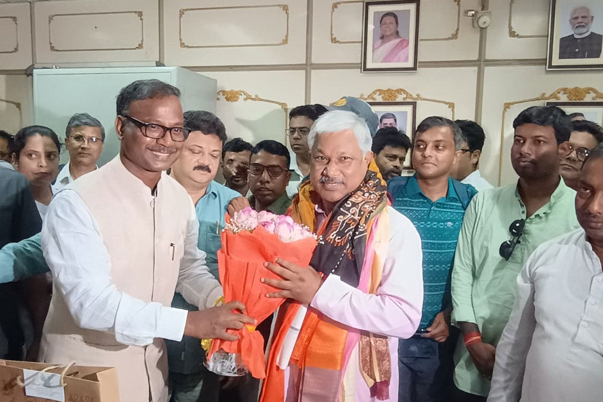 ‘পড়াশোনা করে চাকরি হয়, এই বিশ্বাসই ফেরাতে হবে’, স্কুল শিক্ষা দপ্তরের দায়িত্ব নিয়ে বললেন দীপক