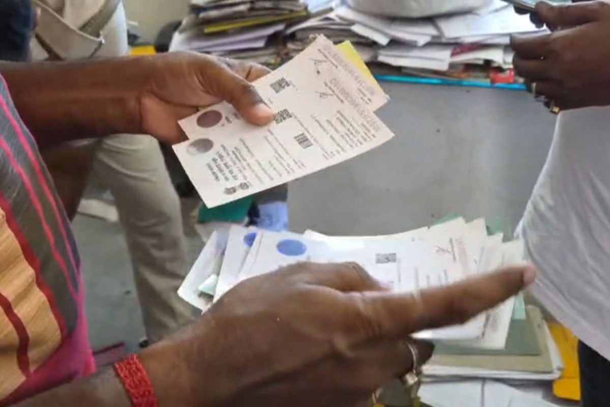 ডায়মন্ড হারবার মডেলে দিনে-দুপুরেও ডাকাতি! ১০০ দিনের টাকা ঢুকত নেতাদের পকেটে, উদ্ধার প্রচুর জব কার্ড