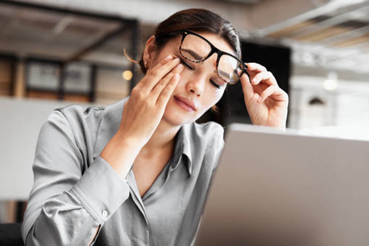 Long hours of screen time can cause digital eye strain