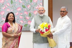 প্রধানমন্ত্রীর সঙ্গে সস্ত্রীক দিলীপ ঘোষের সাক্ষাৎ, উপহার আম ও সন্দেশ! কী কথা হল?