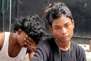 ‘প্লাস্টিকে মুড়ে বাবাকে আনল’, তারাতলায় ঢালাই কর্মীর মৃত্যুতে শোকে বাকরুদ্ধ মেয়ে