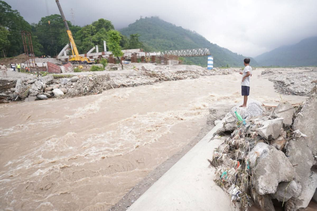 Siliguri-Mirik connectivity disrupted, State signals urgent construction of temporary Dudhia bridge