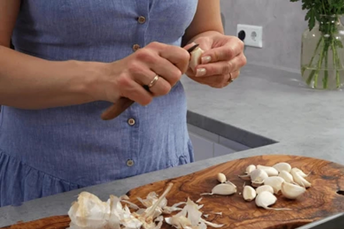 raw clove of garlic benefits and how to consume