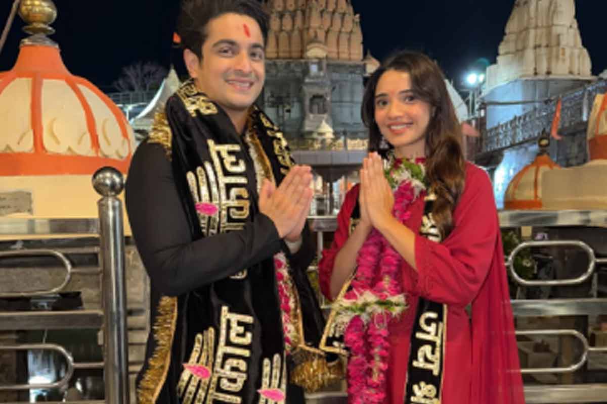 যৌনগন্ধী মন্তব্য বিতর্ক অতীত, জন্মদিনে প্রেমিকার সঙ্গে মহাকালের দরবারে ‘শাপমোচন’ রণবীরের