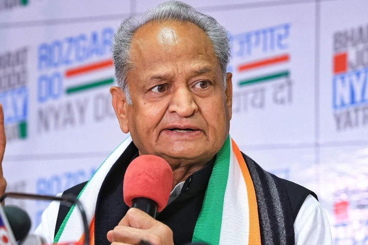 ‘বিজেপিকে নিষিদ্ধ করতেন’, দেশের ‘দুর্দশা’য় ইন্দিরাকে স্মরণ করে বিস্ফোরক মন্তব্য গেহলটের
