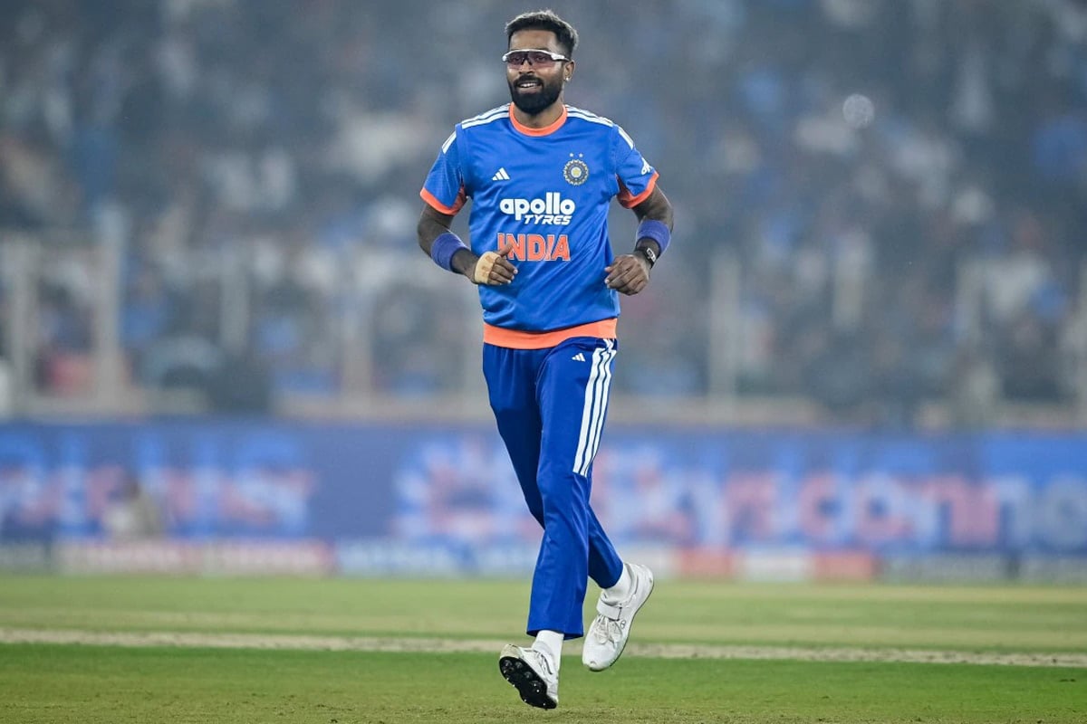 চোট সারিয়ে ১০ ওভার বোলিং! আইপিএলের ব্যর্থতা ভুলে ওয়ানডে’তে কামব্যাকের পথে হার্দিক