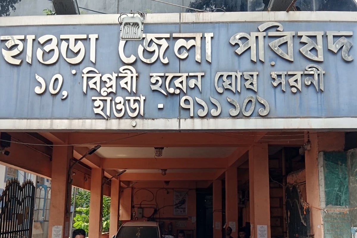 তৃণমূলের হাতছাড়া হাওড়া জেলা পরিষদও! সভাধিপতি ও সহ-সভাধিপতির বিরুদ্ধে অনাস্থা ২৮ ‘বিদ্রোহী’র