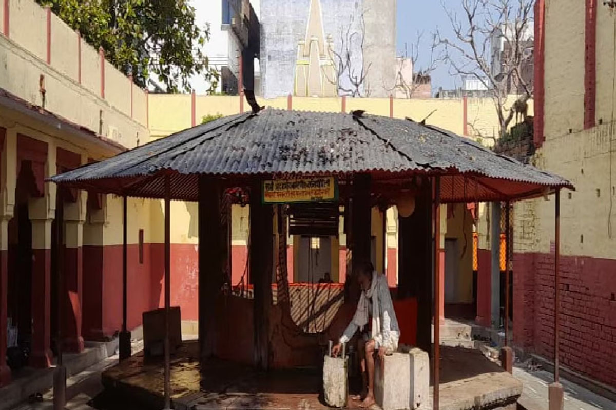kashi Dhanvantari koop believed to possess therapeutic properties