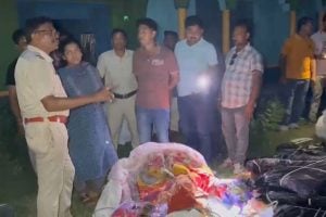 কেতুগ্রামে তৃণমূলের কার্যালয়ে রাজকীয় ঘর, রয়েছে খাট-বিছানা! উদ্ধার বিপুল পরিমাণ সরকারি ত্রাণ