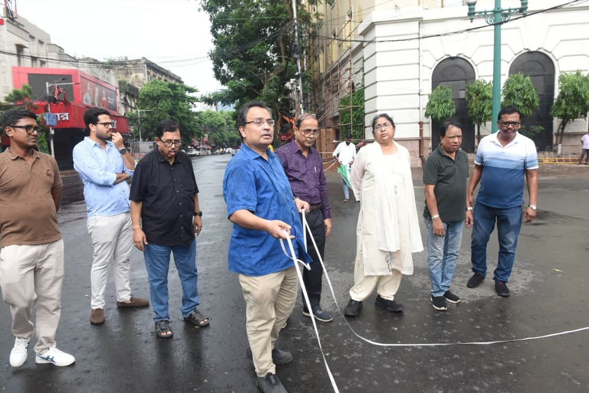 রাস্তা আটকে একুশের মঞ্চের মাপজোক, দোলা-কুণালদের বিরুদ্ধে হেয়ার স্ট্রিট থানায় এফআইআর