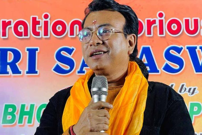 ফেডারেশনের বৈঠকে ইট থেকে ডিমবৃষ্টি, টলিপাড়ায় ধুন্ধুমারে কাকে দায়ী করলেন রুদ্রনীল?
