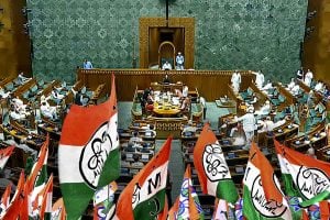 নিরাপত্তা প্রত্যাহার করেছে বিজেপি সরকার, প্রাণভয়ে বন্দুক নিয়ে ঘুরছেন তৃণমূল সাংসদ