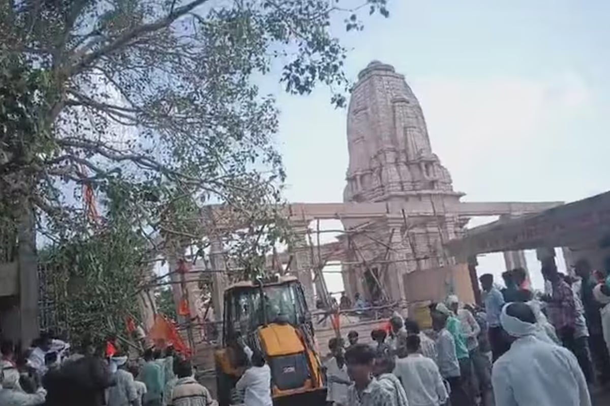মহারাষ্ট্রে ভক্তদের মাথার উপর হুড়মুড়িয়ে ভাঙল মন্দিরের ছাদ, মৃত অন্তত ৫, চাপা পড়ে বহু