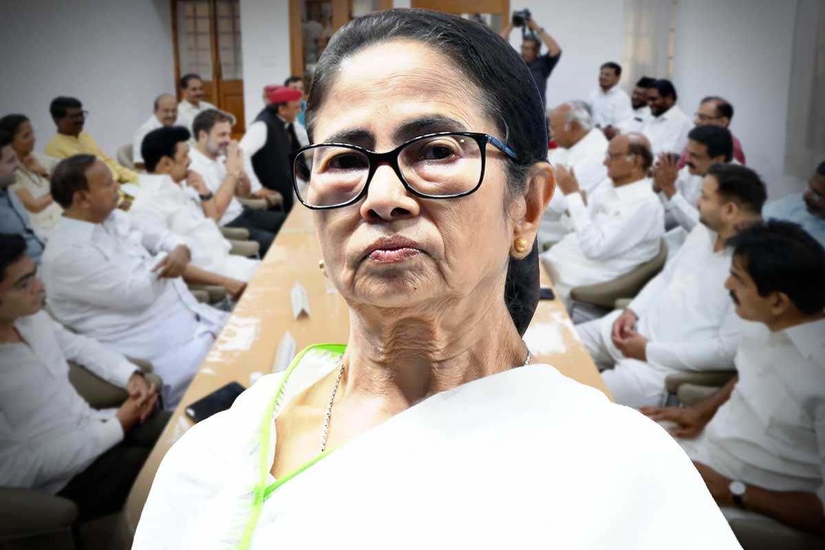ইন্ডিয়া জোটই ভরসা! ভাঙন চিন্তা মাথায় নিয়ে বৈঠকে যোগ দিতে দিল্লি রওনা মমতার