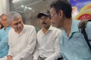 মেট্রোয় যাত্রীদের সঙ্গে সওয়ারি রেলমন্ত্রী অশ্বিনী, আরও ৬০টি নতুন আধুনিক রেক কলকাতায়