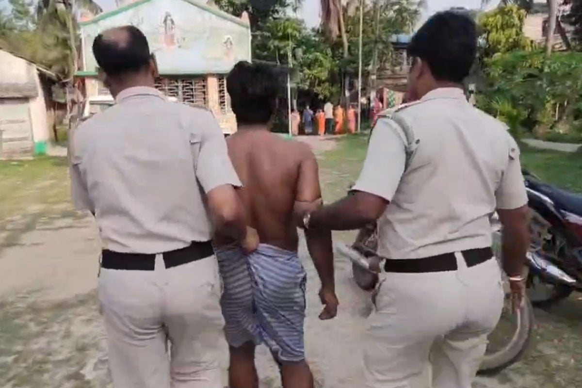 বৃদ্ধা মাকে ‘খুন’, ধড় আলাদা করে মাথা ফেলা হল পুকুরে! গ্রেপ্তার ‘গুণধর’ ছেলে