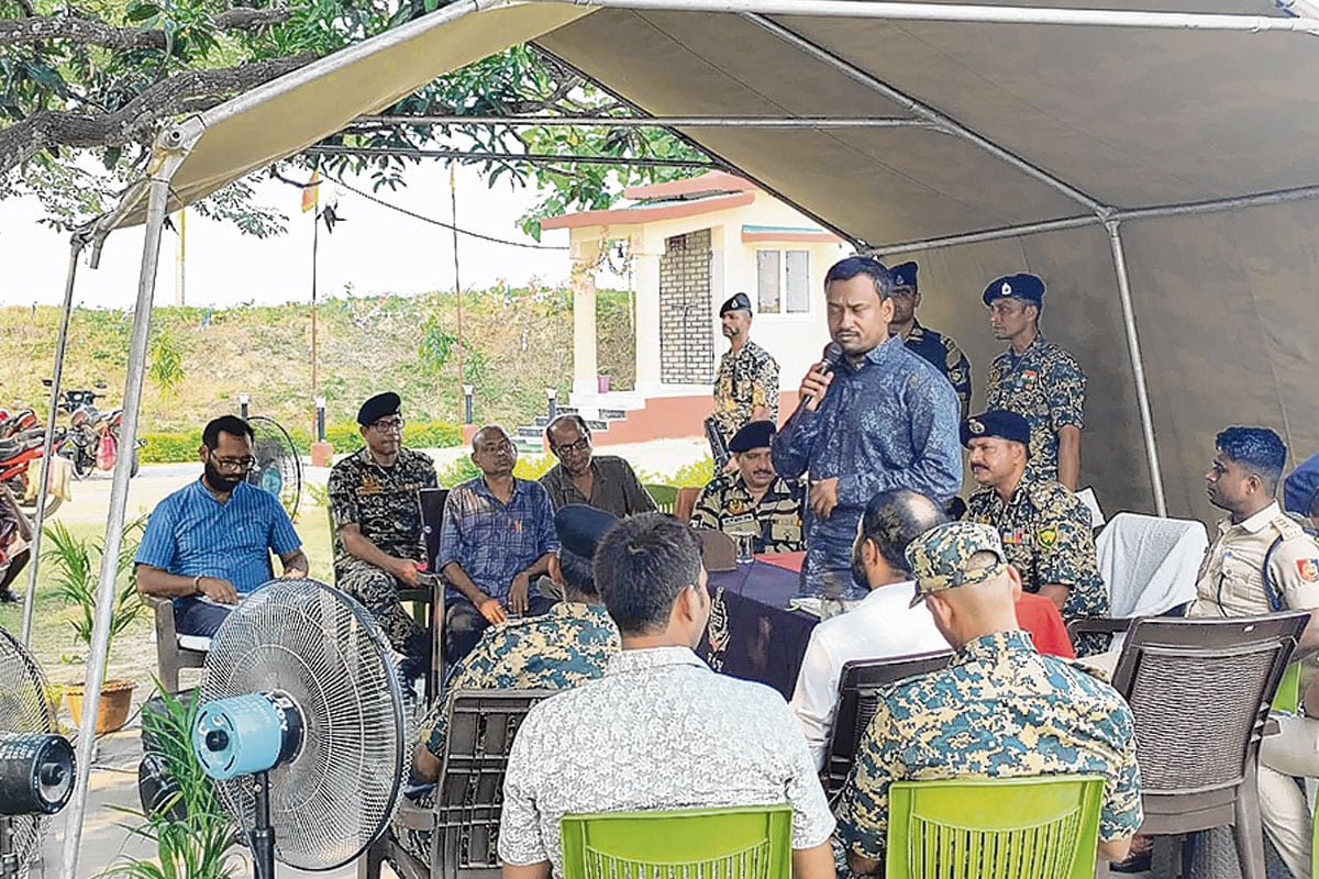 জলঙ্গির সীমান্তে জমি-জট কাটাতে শুরু তৎপরতা, ফেন্সিং দিতে কৃষক-বিএসএফ বৈঠক