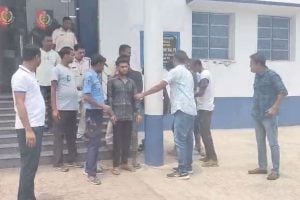 রাতের অন্ধকারে সীমান্ত পেরিয়ে ঢোকার চেষ্টা! মুর্শিদাবাদে গ্রেপ্তার ৫ বাংলাদেশি অনুপ্রবেশকারী