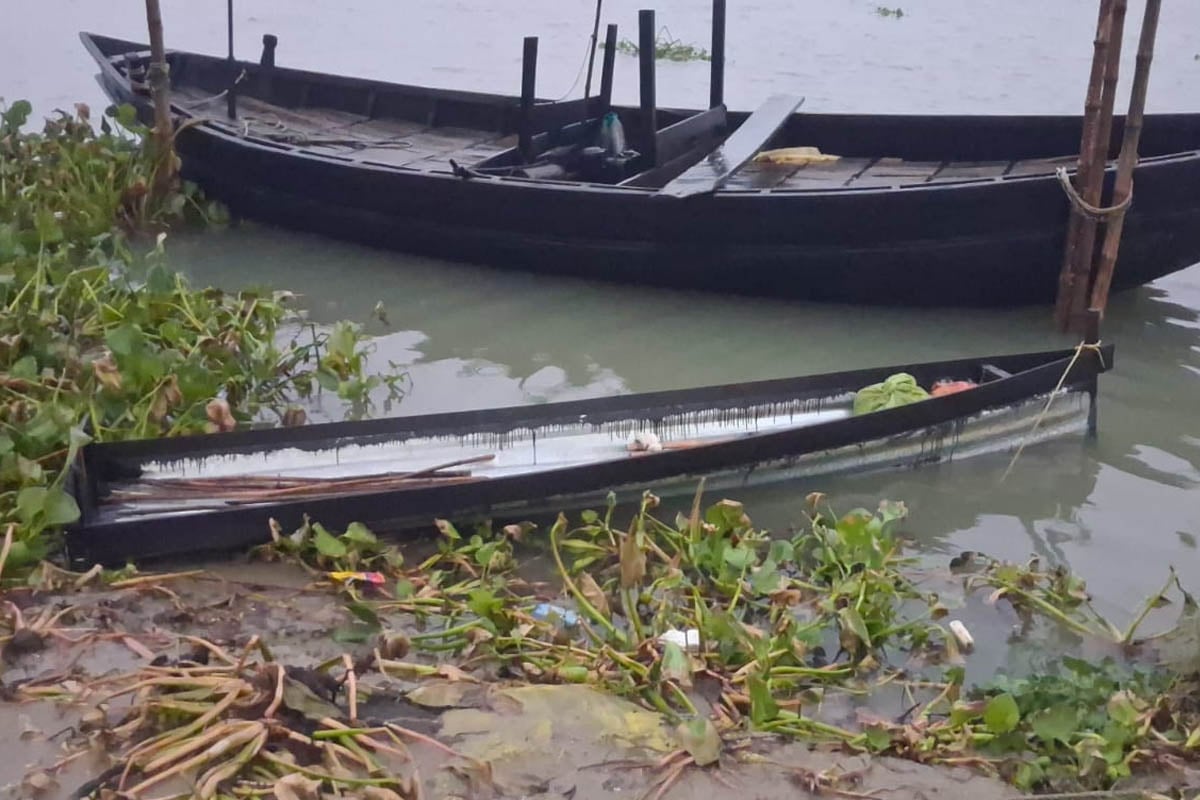 ঝড়ের তাণ্ডবে বেসামাল ডিঙি, ভাগীরথীতে তলিয়ে মৃত্যু মহিলার