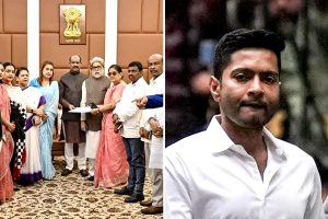 দল বাঁচানোর শেষ সুযোগ! কালীঘাটের পক্ষ শুনতে অভিষেককে ডাকলেন স্পিকার, চাপে পড়বেন বিদ্রোহীরা?
