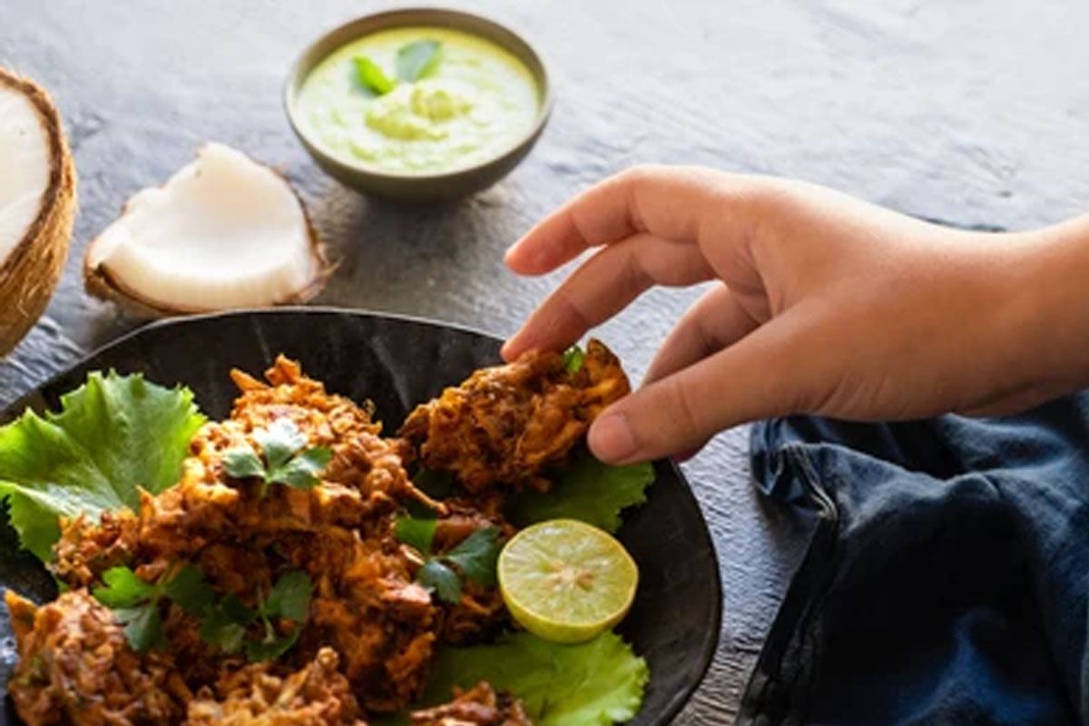 besan or rice flour to make pakoras crispier