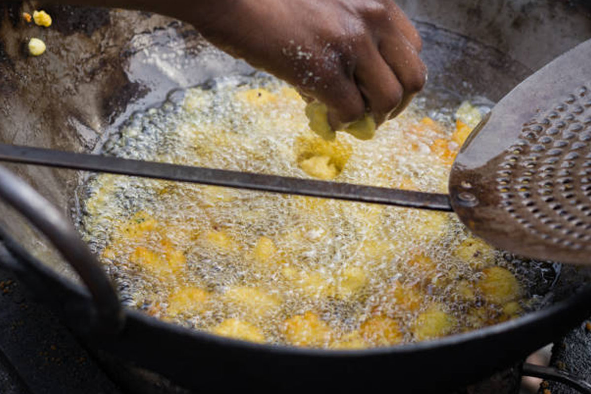 besan or rice flour to make pakoras crispier