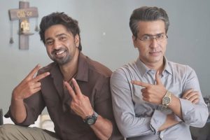 ‘বন্যেরা বনে সুন্দর শিল্পীরা শিল্পে’, অনির্বাণের সঙ্গে ‘দেশু ৭’-এর সেট থেকে স্বরূপকে তোপ দেবের!