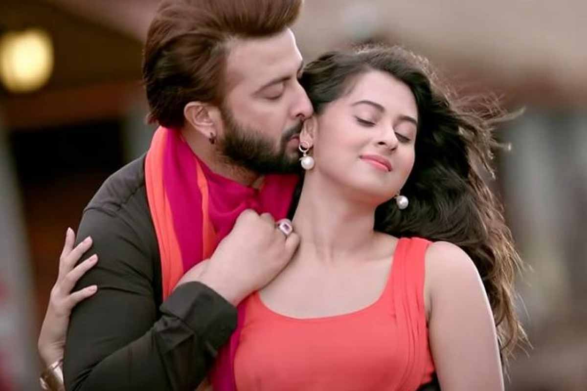 বিদেশে ঘুরতে গিয়েই ফের কাছাকাছি শাকিব-বুবলি, তৃতীয়বার বাবা হলেন সুপারস্টার! পুত্র না কন্যা এল ঘরে?